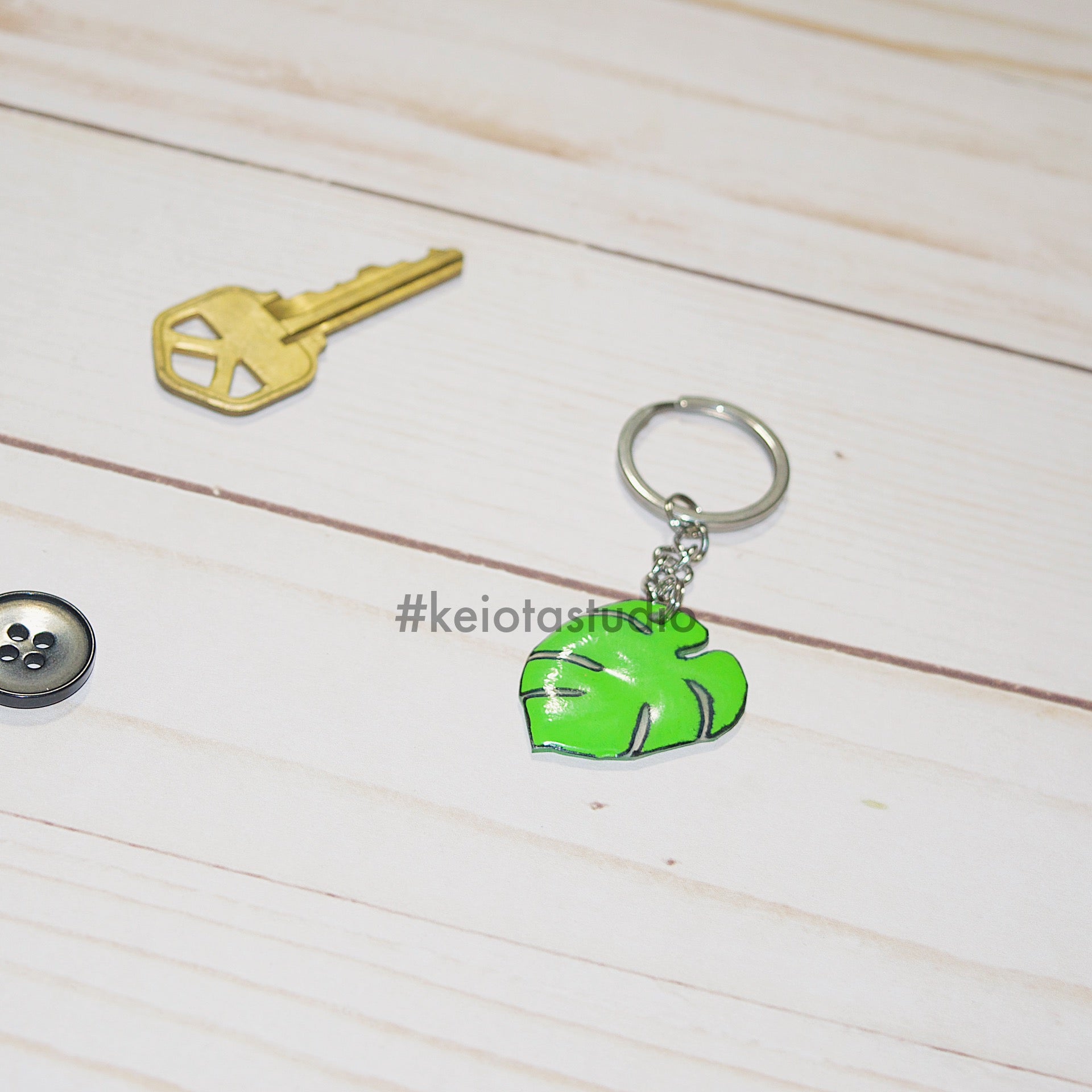 Monstera Keychain – Keiota Studio